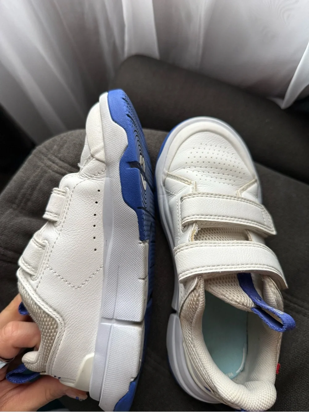 Kids on cloud the roger White and Blue Velcro Sneakers